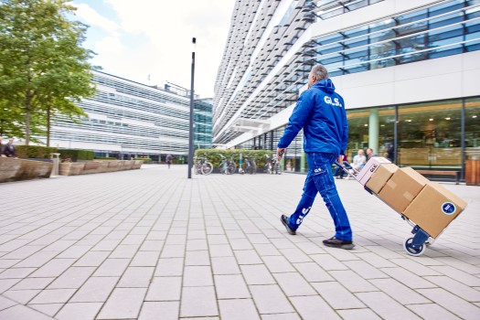 GLS employee delivers parcels in the city