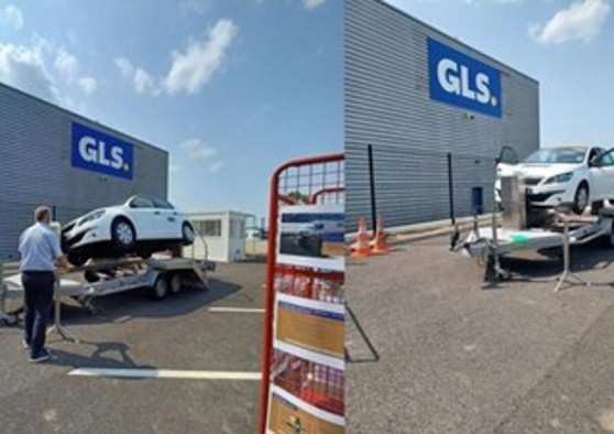 Simulation de crash test lors d’un événement de sensibilisation à la sécurité routière organisé par GLS France, avec véhicule sur simulateur reproduisant les conditions d’un accident.